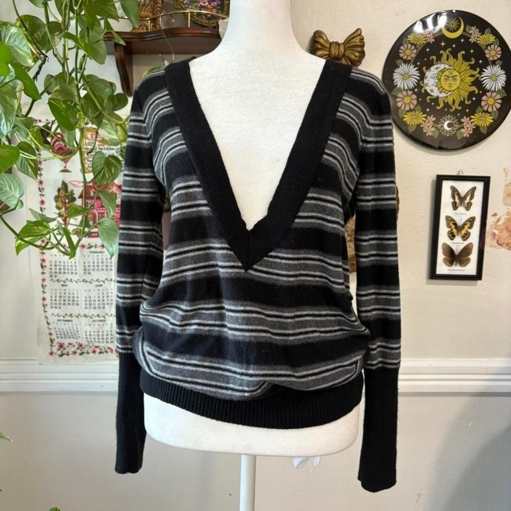 Vtg Y2K GAP M Extra Deep V-Neck Sweater Cotton/Cashmere Blend Preppy Academia‎